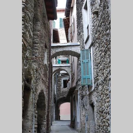 Alloggio Per Vacanze A Isolabona 外观 照片