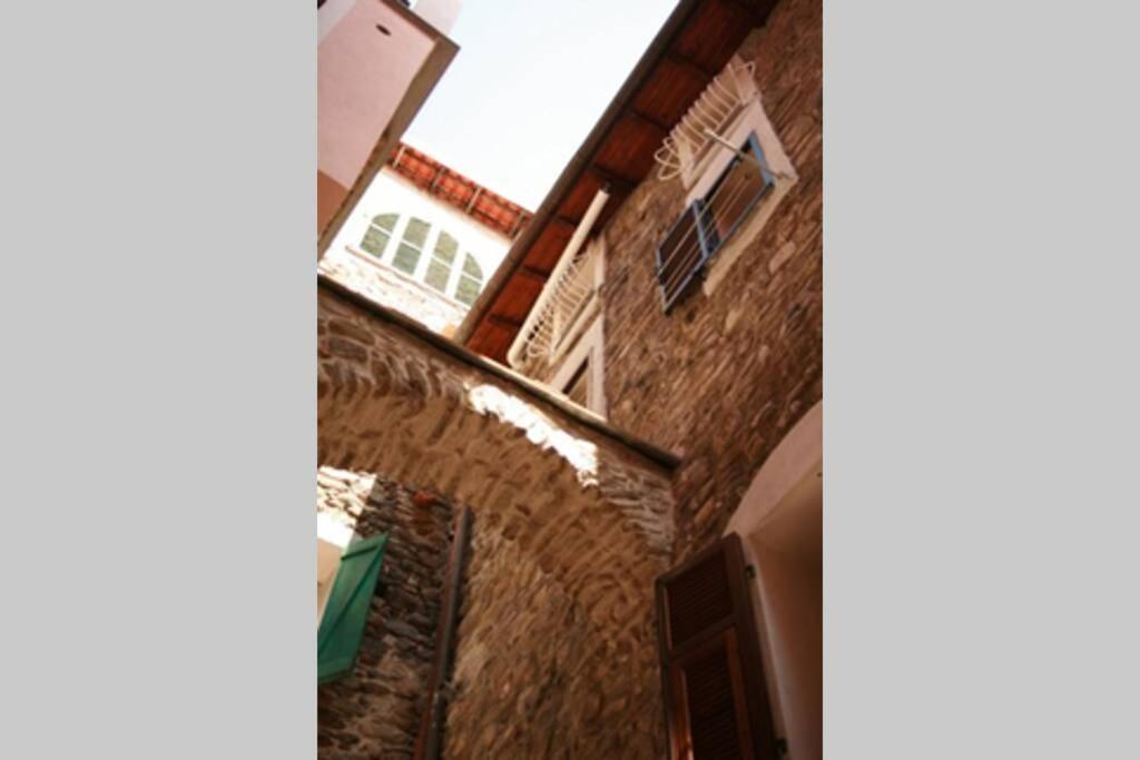 Alloggio Per Vacanze A Isolabona 外观 照片
