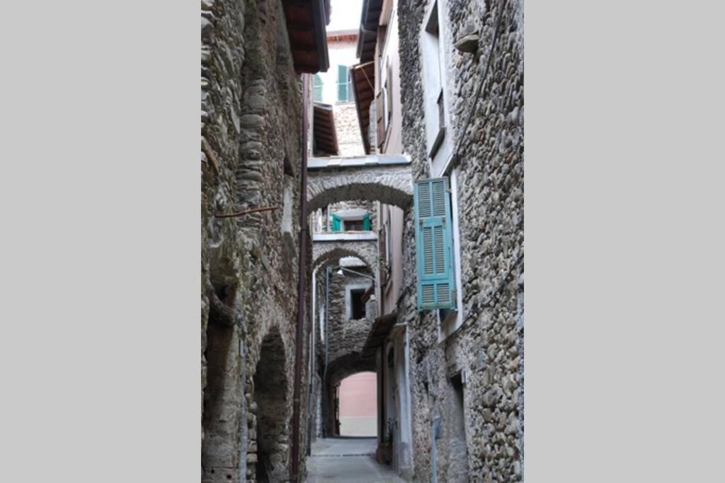Alloggio Per Vacanze A Isolabona 外观 照片